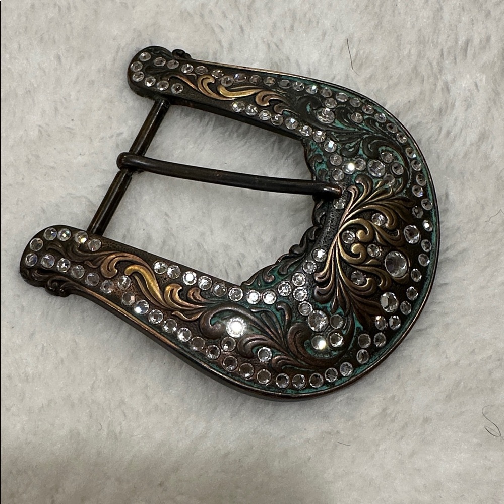 Metal belt buckle with rhinestones and turquoise